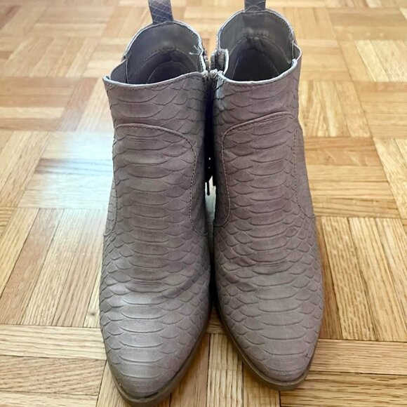 Altar'd State Booties 7 Tan - Picture 3 of 5